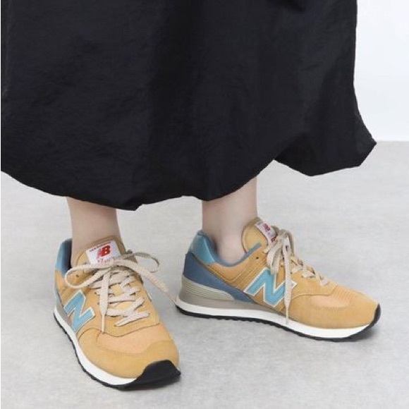 New Balance | Unisex Suede Plain Leather Logo Sneakers - Picture 6 of 9